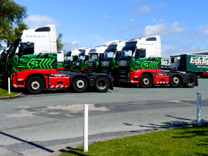 H4741 - PX11 CEN - Cartina Elizabeth (front) + H4740 - PX11 CEK - Julia Agmelia (back)@ Stobart Depot Carlisle