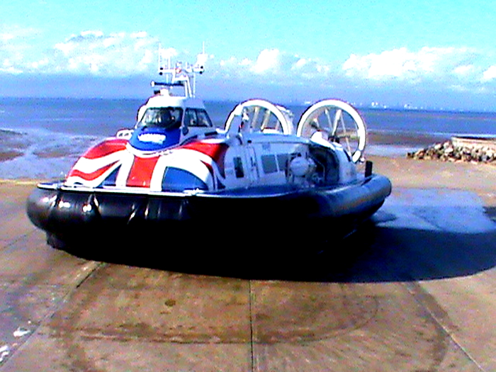 GH2160 SOLENT FLYER @ Ryde, Isle of Wight