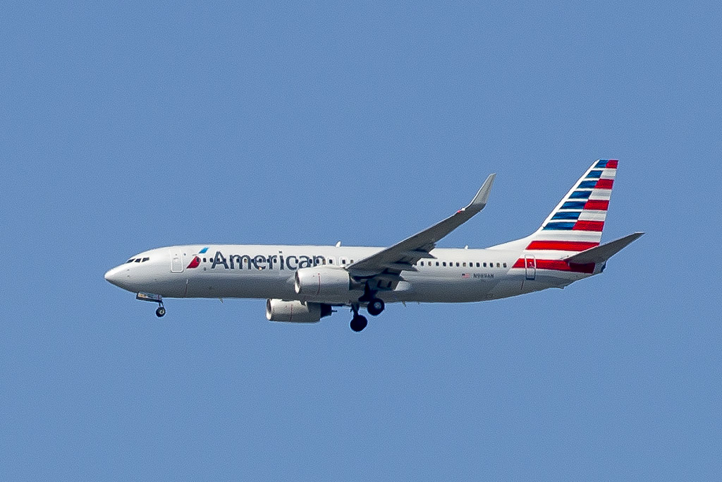 5/17/2013  American Airlines Boeing 737-823 N989AN