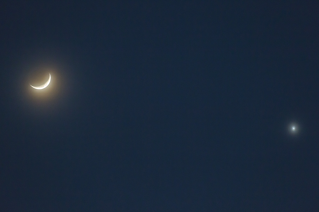 1/31/2017  The Moon and Venus on January 31, 2017