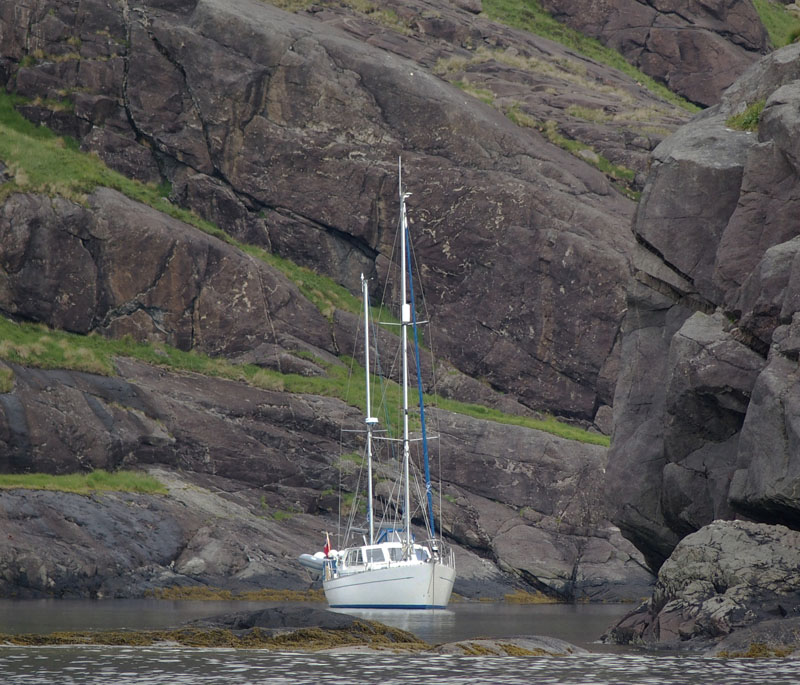1471: Yacht at anchor