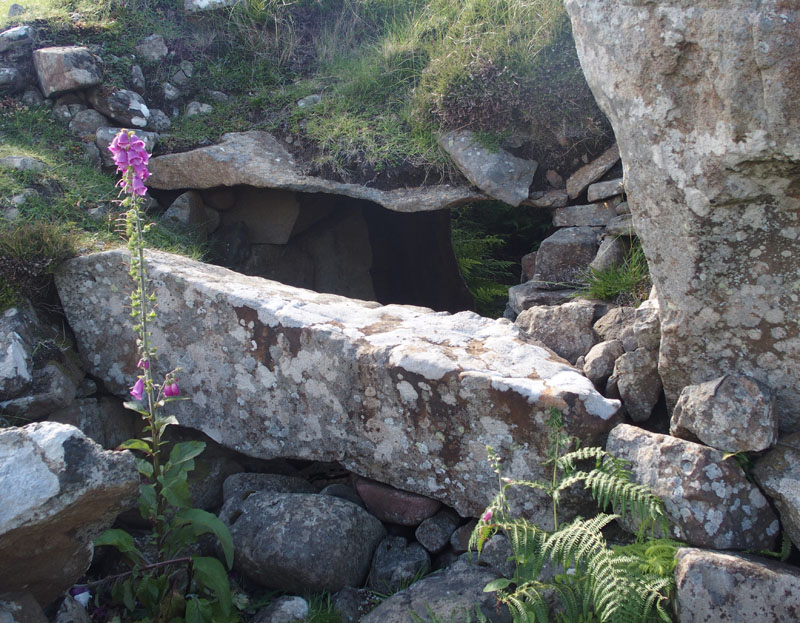 1533: The Chambered Cairn