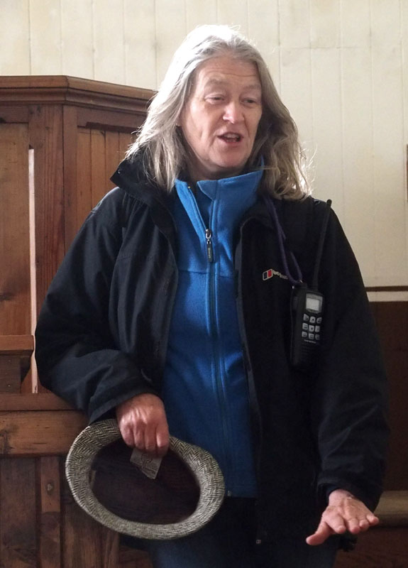 1619: Carole in the old church