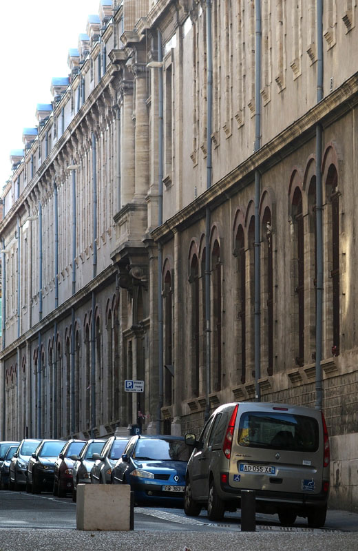 2969: Narrow street off Av Gambetta