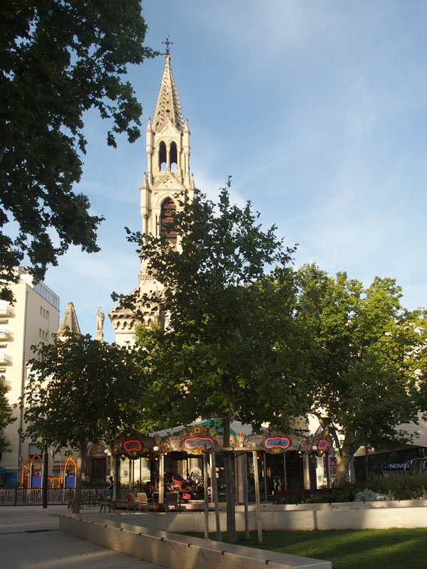 2975: Roundabout and church