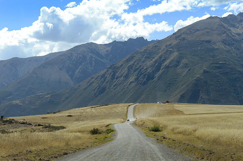 Scenery between Ollantaytambo and Maras