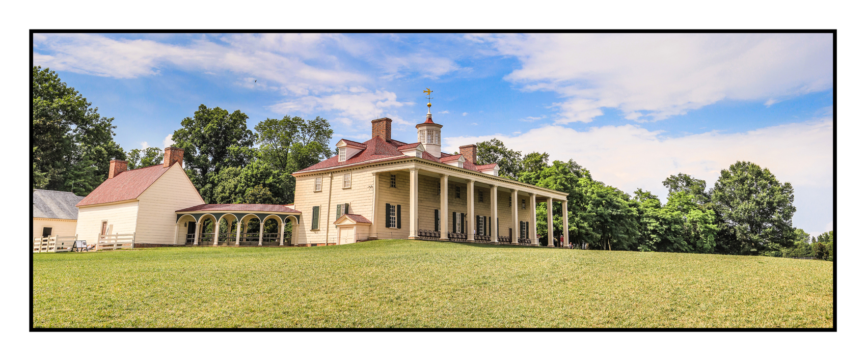 George Washingtons Mount Vernon home along the Potomac River in Virginia