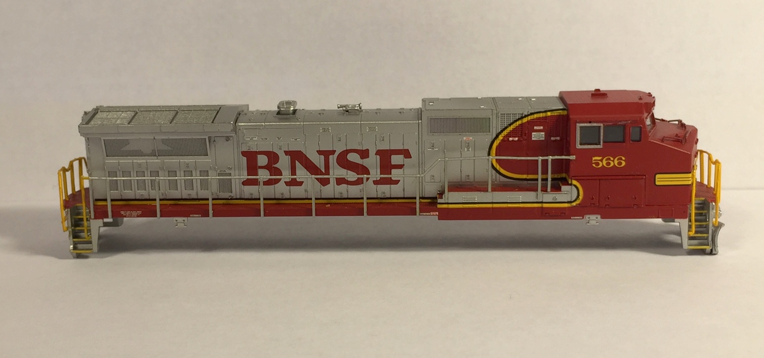 Atlas Santa Fe BNSF B40-8W number 566 shell 5.JPG