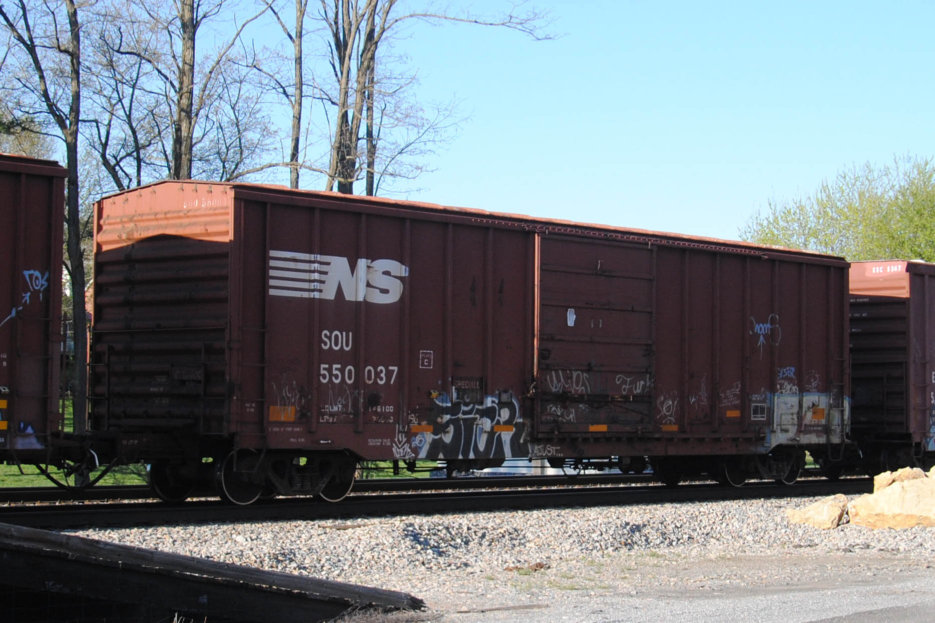 550037