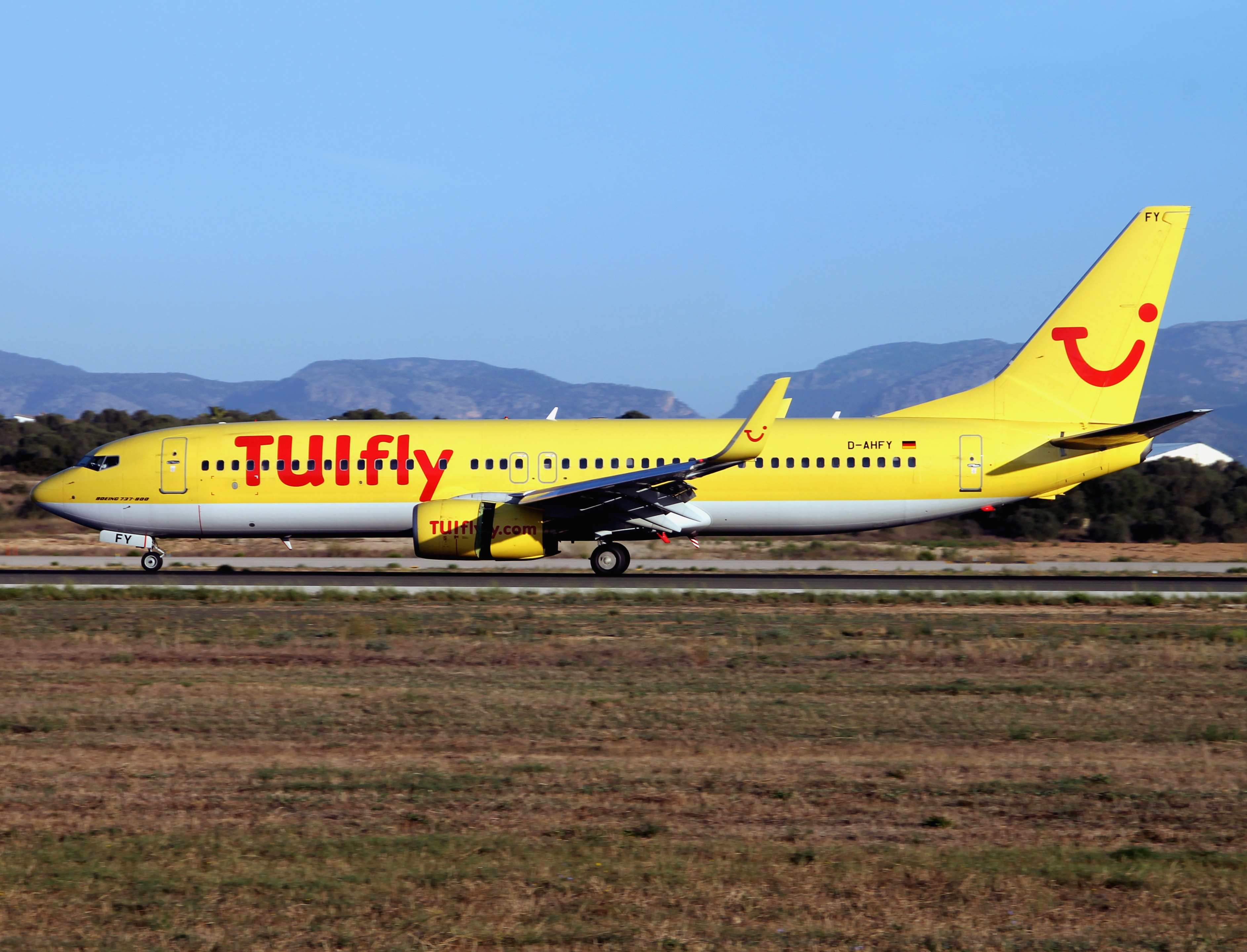 B737-800  D-AHFY  