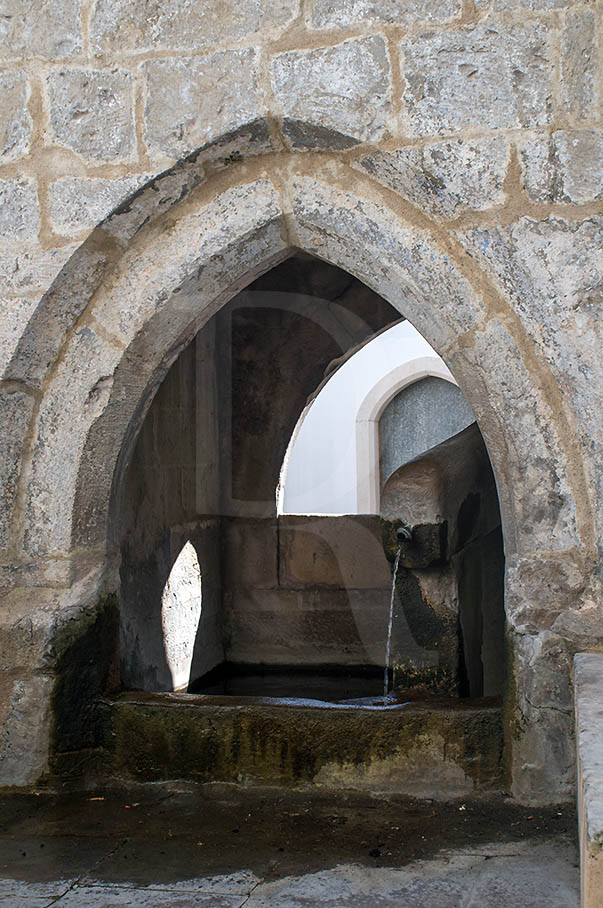 Fonte medieval de Ourm