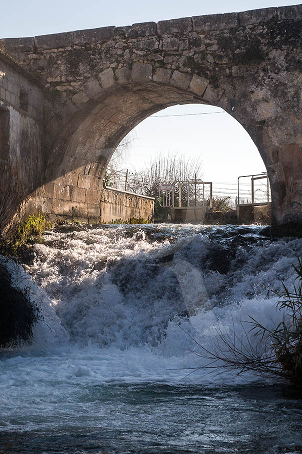 Ponte Sobre o Rio Anos