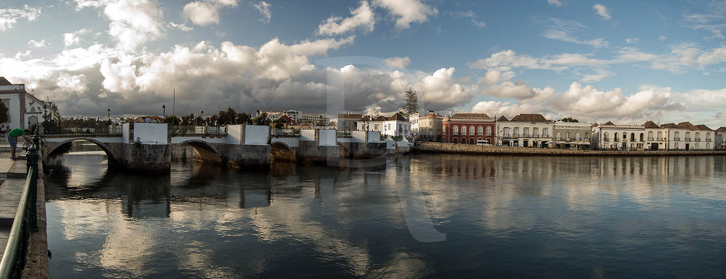 A Ponte Sobre o Rio Gilo (2014)