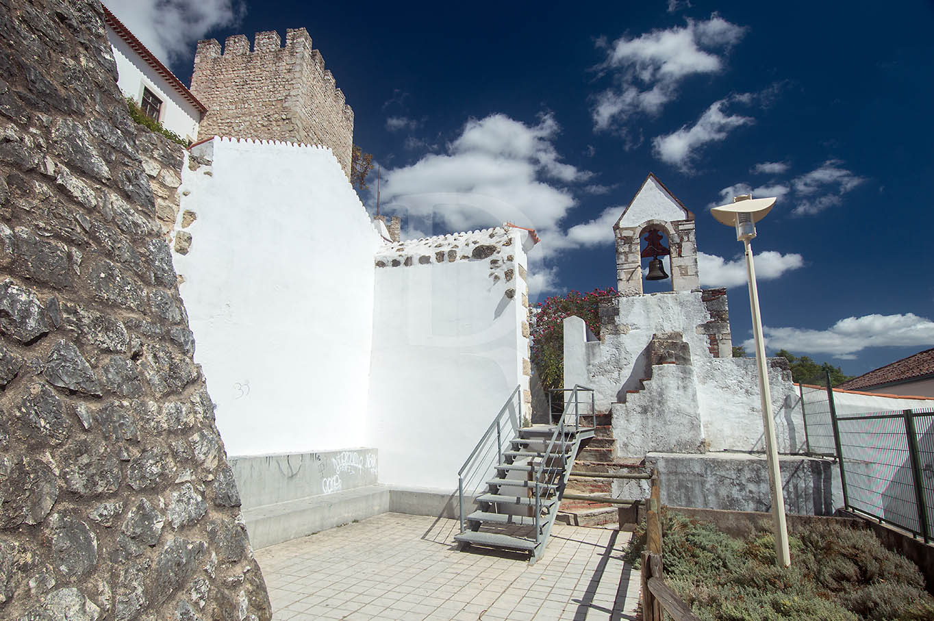 O Castelo e a Antiga Capela de N. S. do Livramento