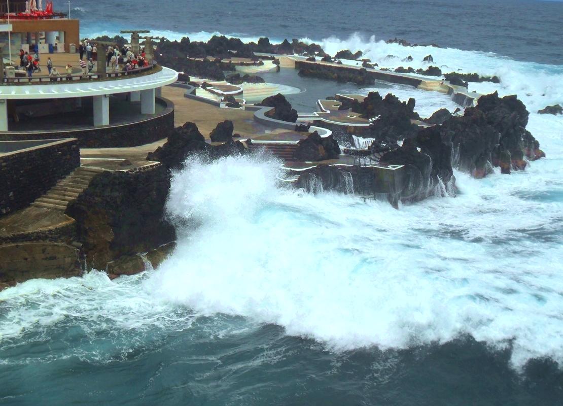 ROUGH SEA AT PORTO MONIZ  .  1