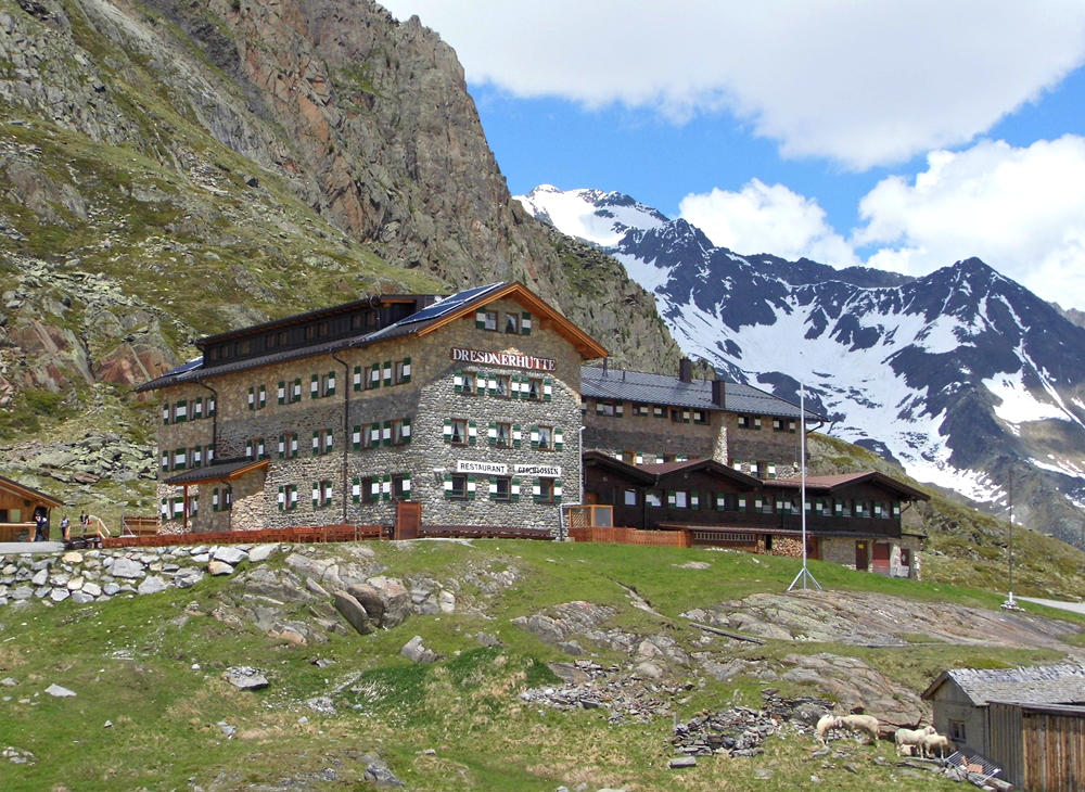 THE DRESDNER MOUNTAIN HUT  . 1