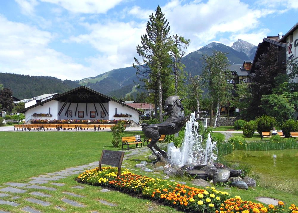 MUSIC PAVILION & FOUNTAIN IN THE KURPARK