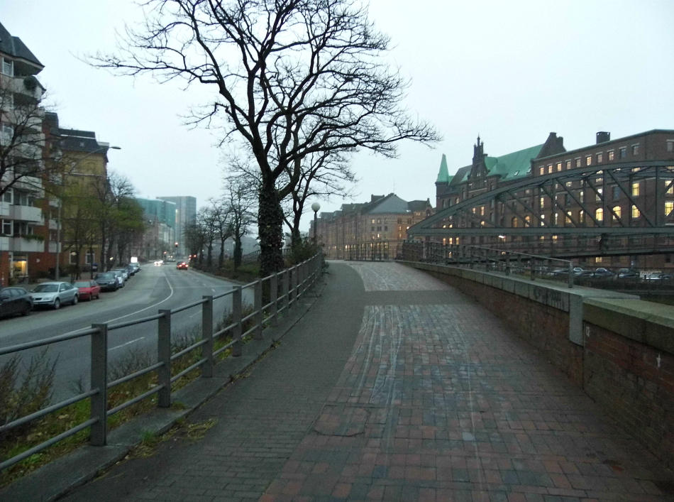 FOOTPATH BY THE ZOLLCANAL