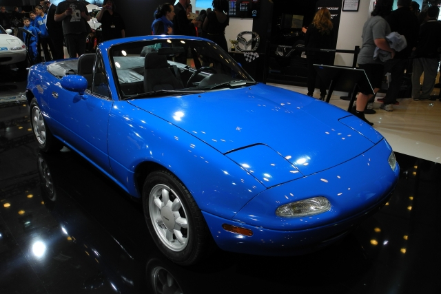 1990 Mazda MX-5 Miata, 14th MX-5 built, one of three displayed during global debut at 1989 Chicago Auto Show (1720)