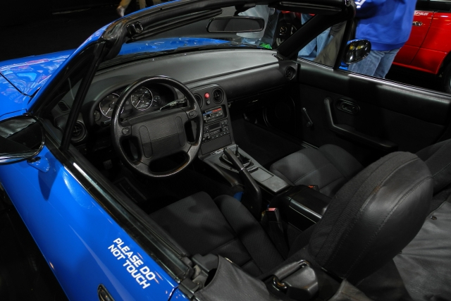 1990 Mazda MX-5 Miata, 14th MX-5 built: Nearly 100,000 MX-5s were sold during the first year of production. (1728)