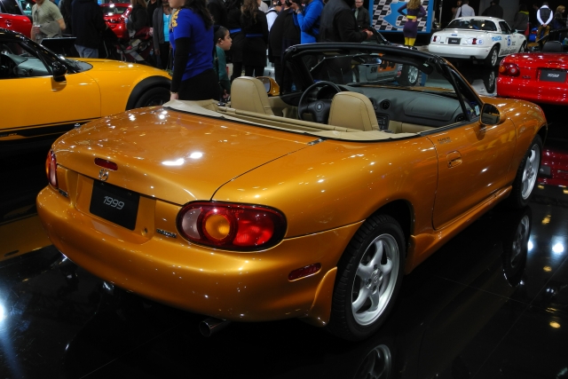 1999 Mazda MX-5 Miata, the 500,000th MX-5 built (1856)