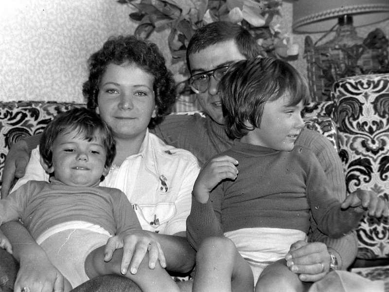 Sylvie 3 ans, Marie-Christine 19 ans, Pierre 31 ans et Philippe 6 ans.