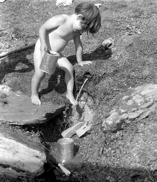  Hlne fait la dnette  la petite fontaine