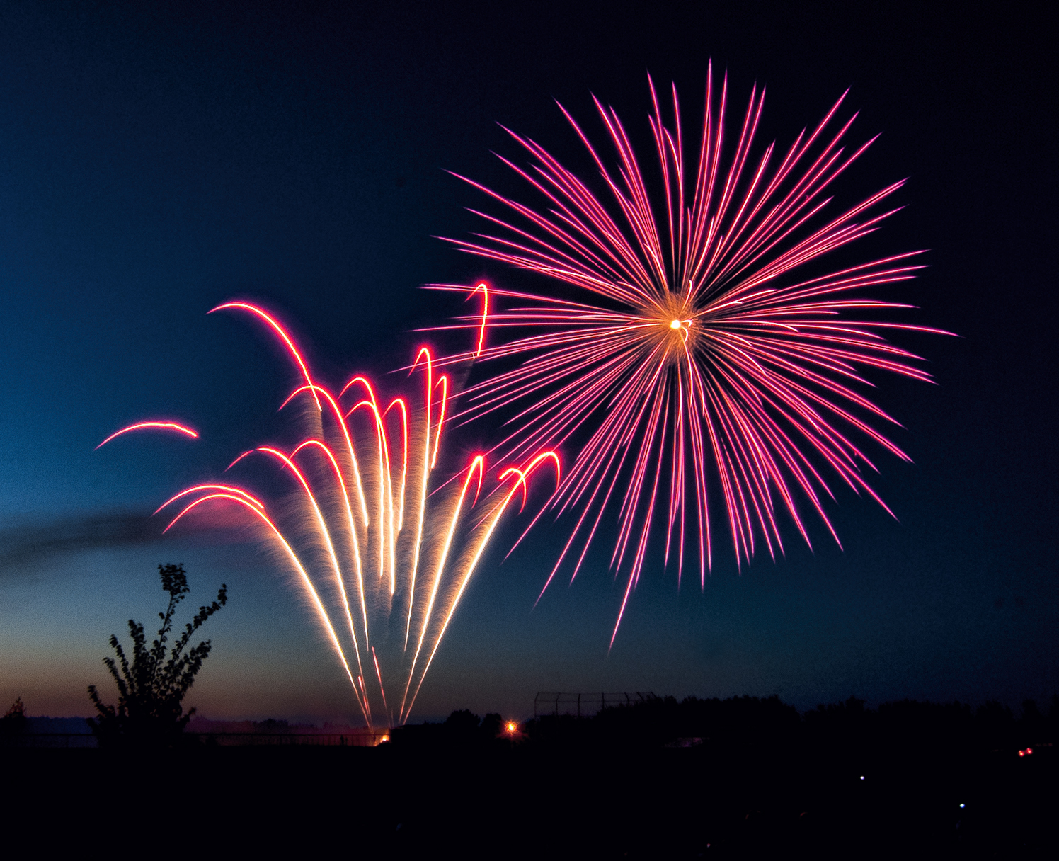 _DSC0104pb.jpg  Leduc Fireworks 2