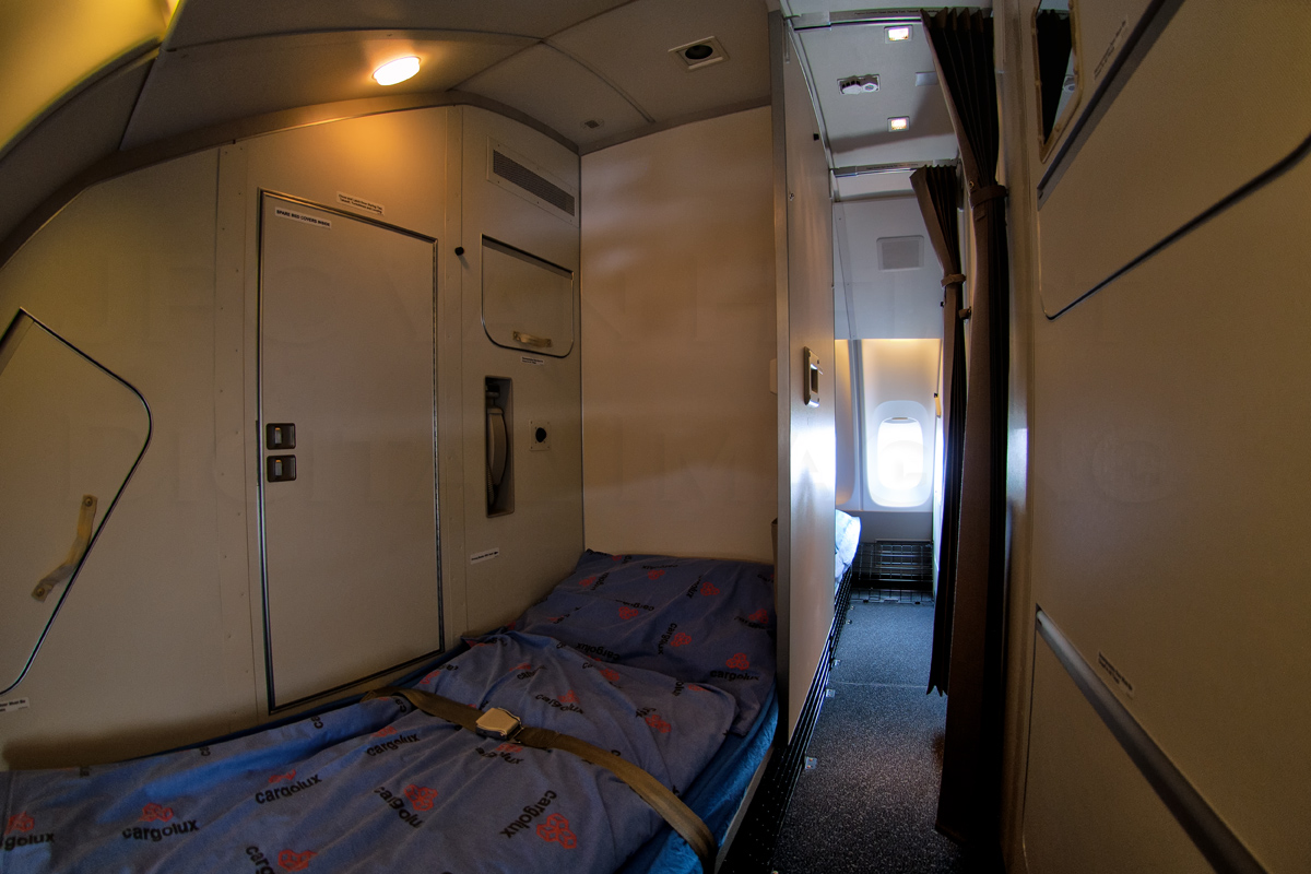 747-8 Freighter upperdeck - crew rest