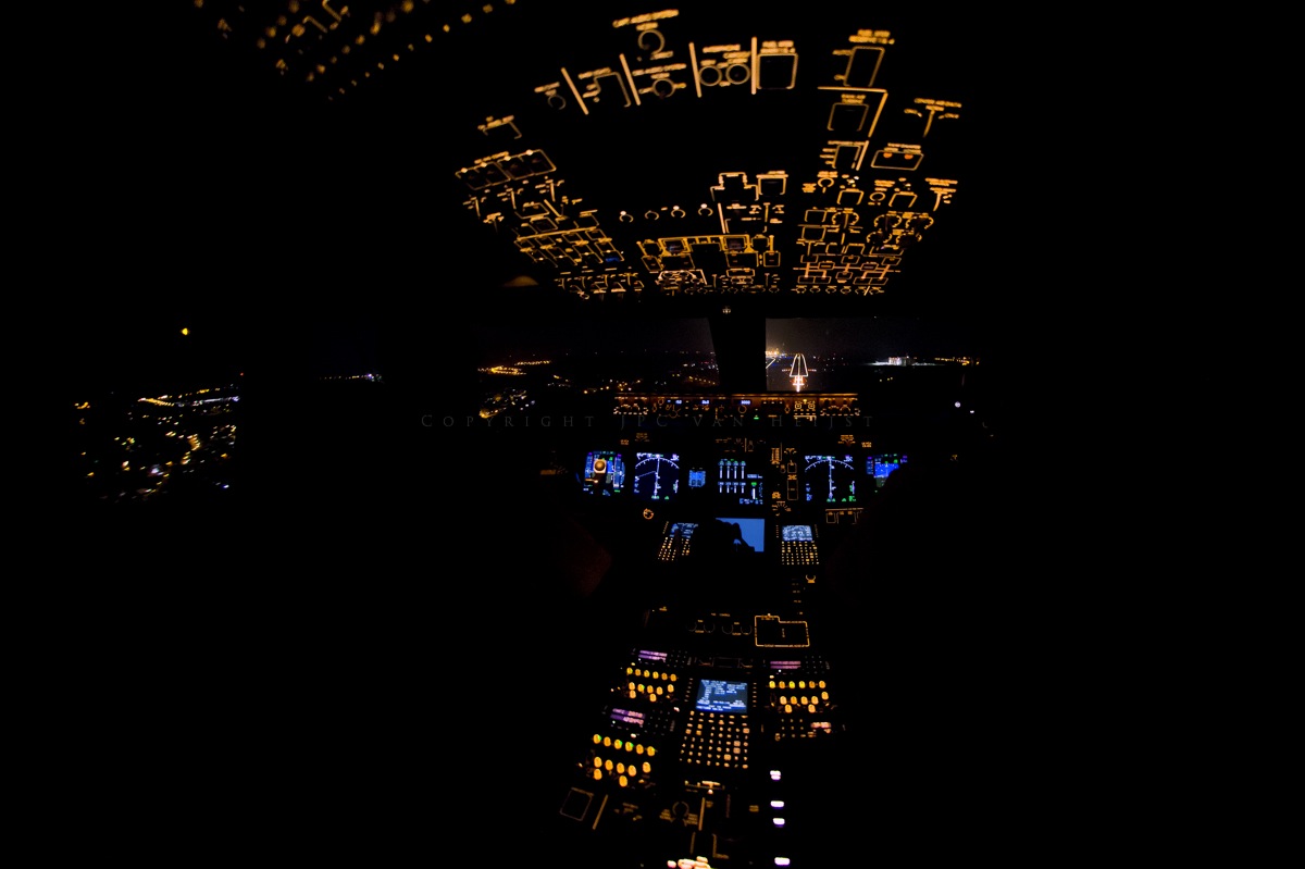 747-8 flightdeck, Final 06 Luxembourg