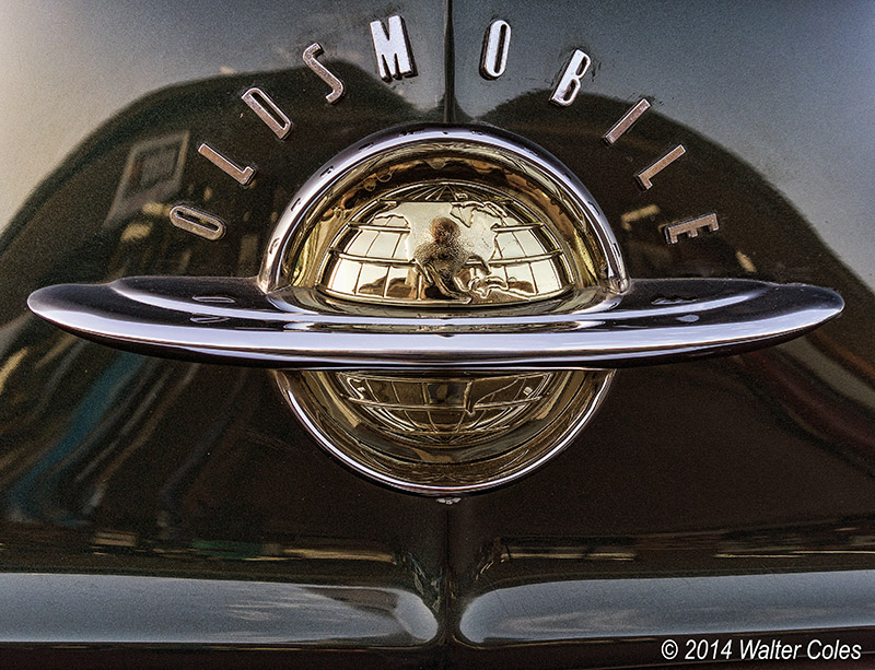 Oldsmobile 1951 2dr DD 10-14 (2) Logo.jpg