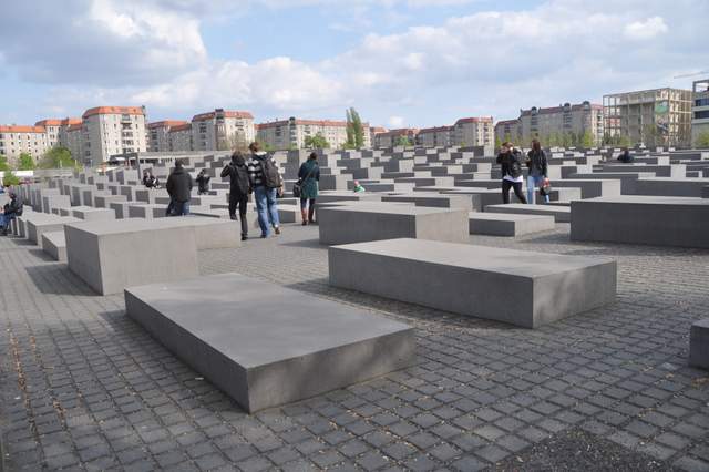 Holocaust Memorial  -006.JPG