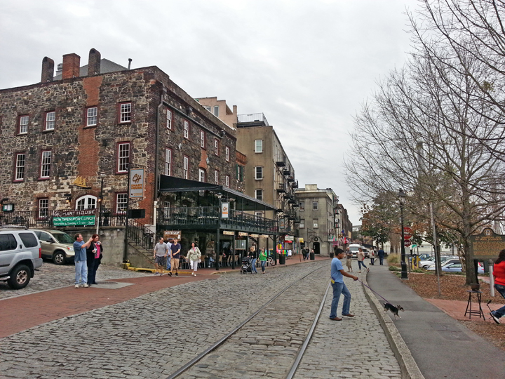 Stores, restaurants and taverns along River Street next to the Savannah River (on the right) - Savannah