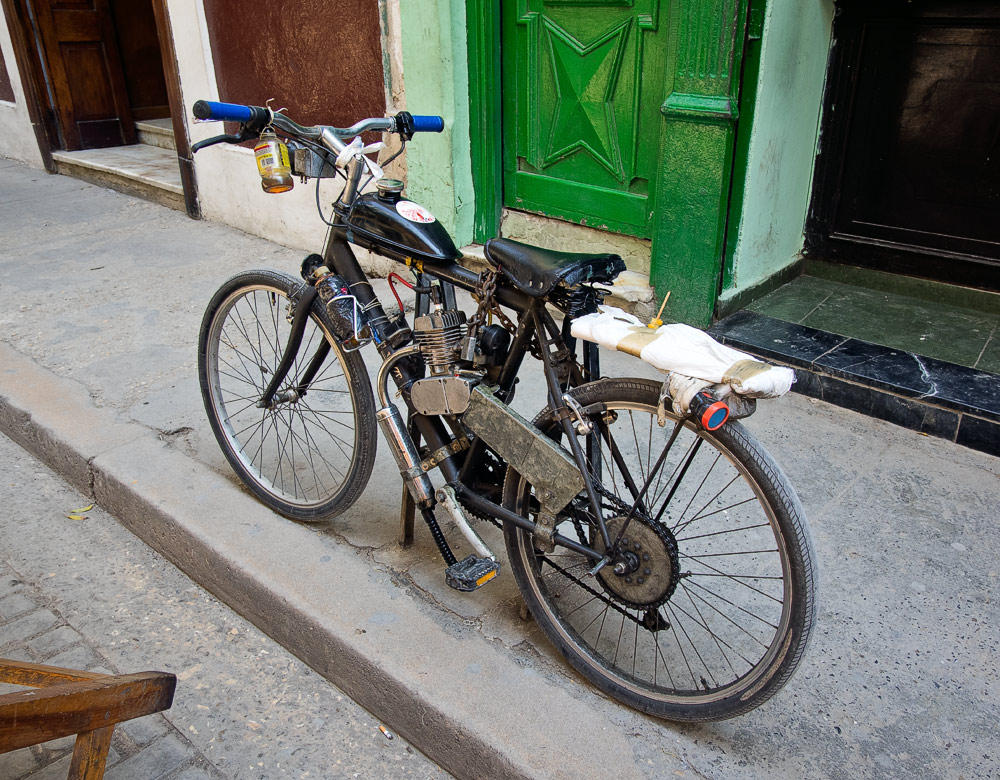 P3200193-motorbike.jpg