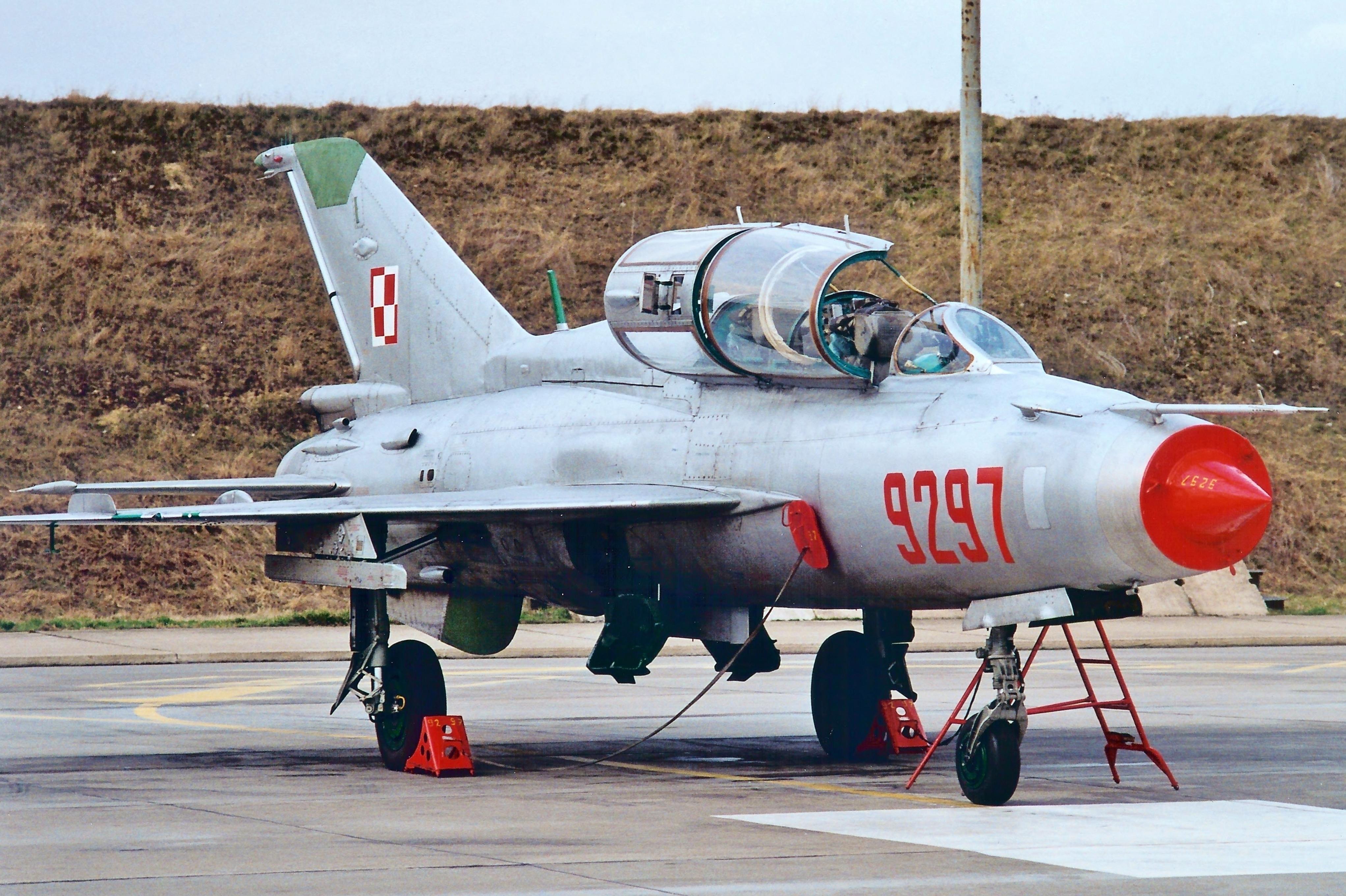 MiG-21UM 9297 