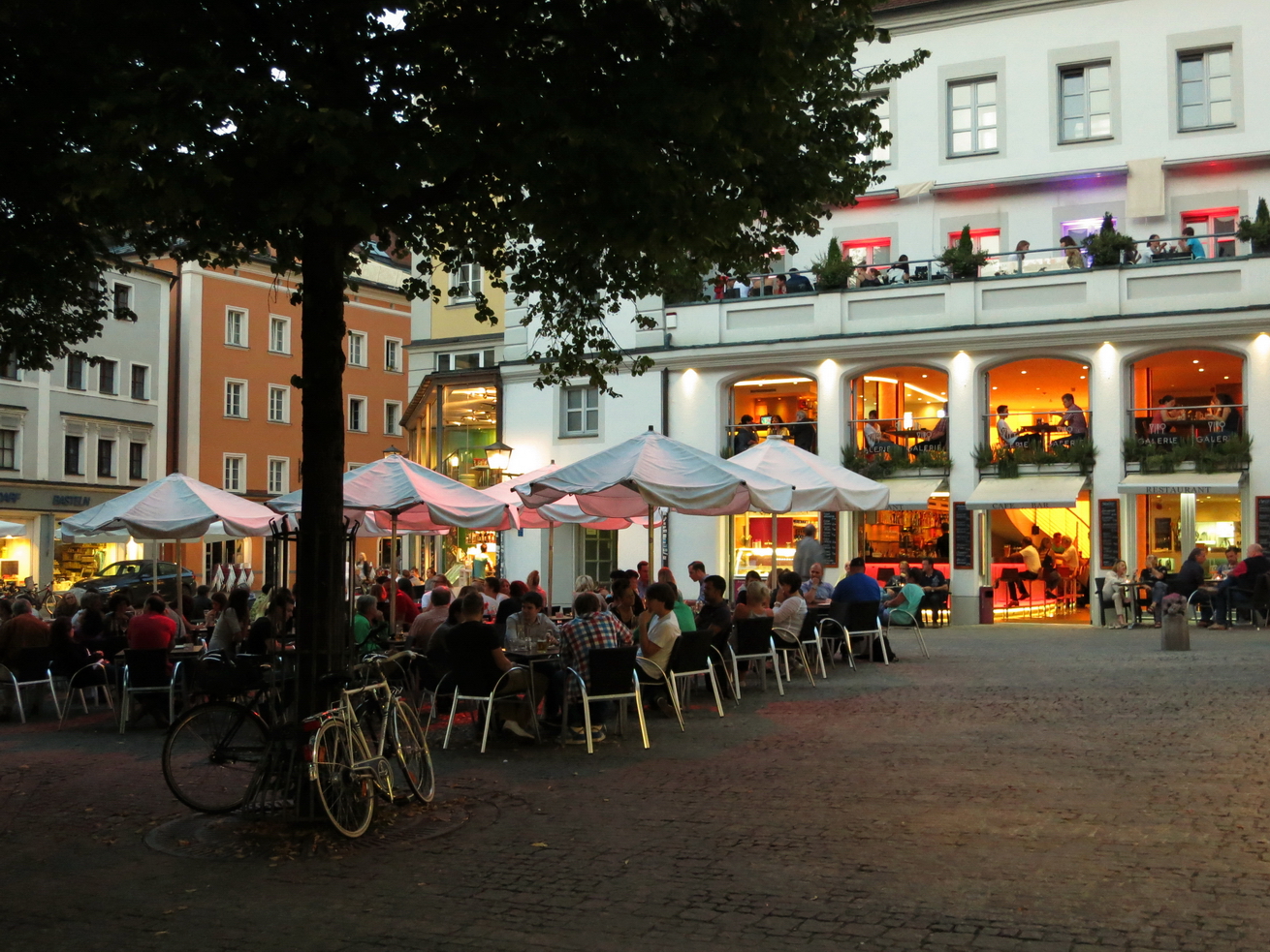 Regensburg. Another busy caf