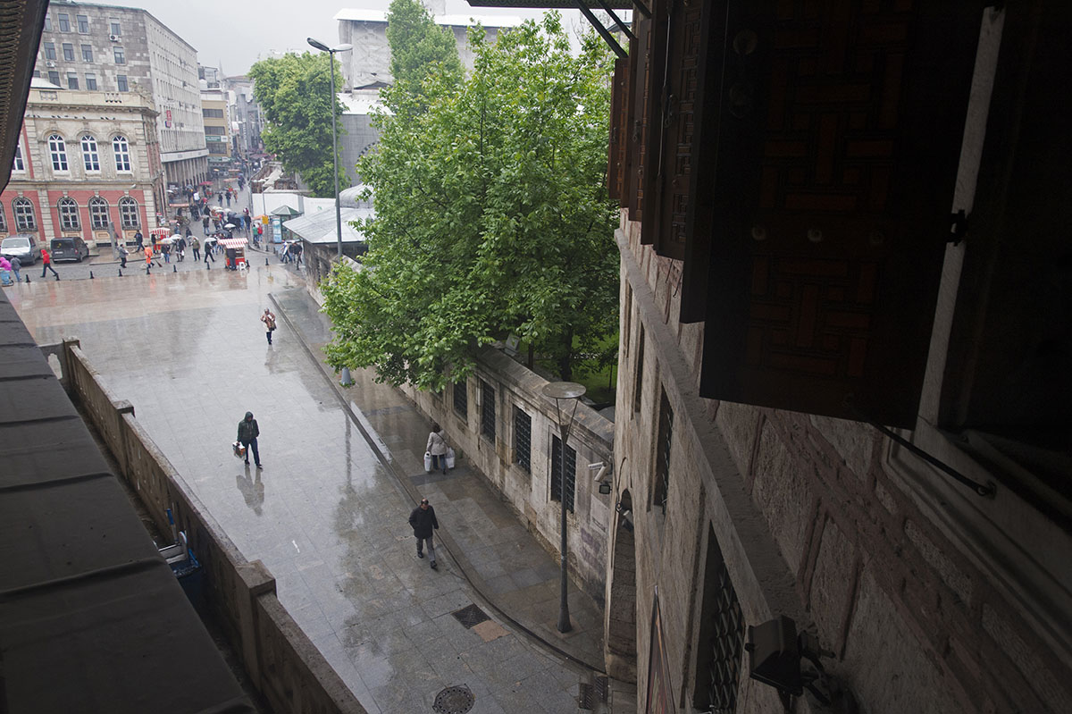 Istanbul Sultans Pavilion at Yeni Camii May 2014 6162.jpg