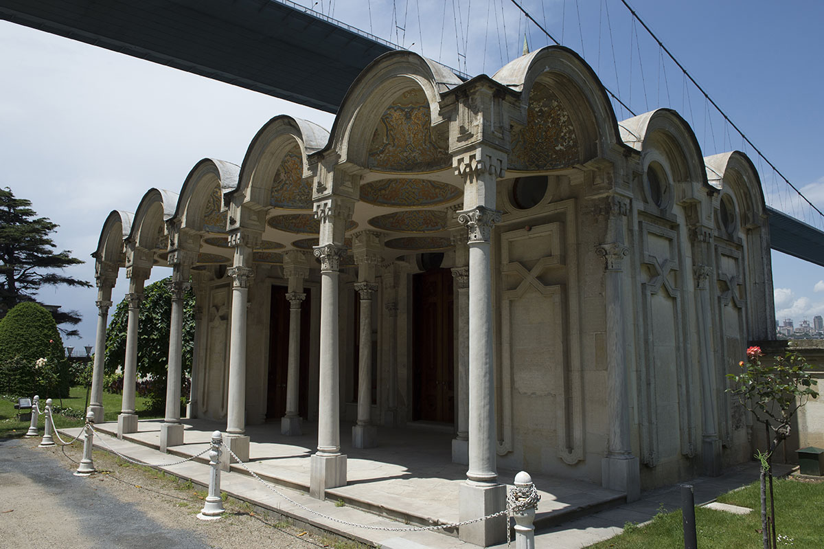 Istanbul Beylerbeyi Palace May 2014 8911.jpg