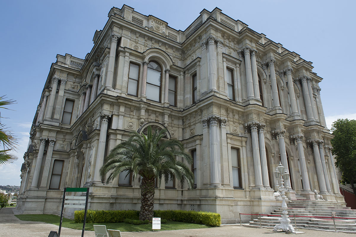 Istanbul Beylerbeyi Palace May 2014 8920.jpg