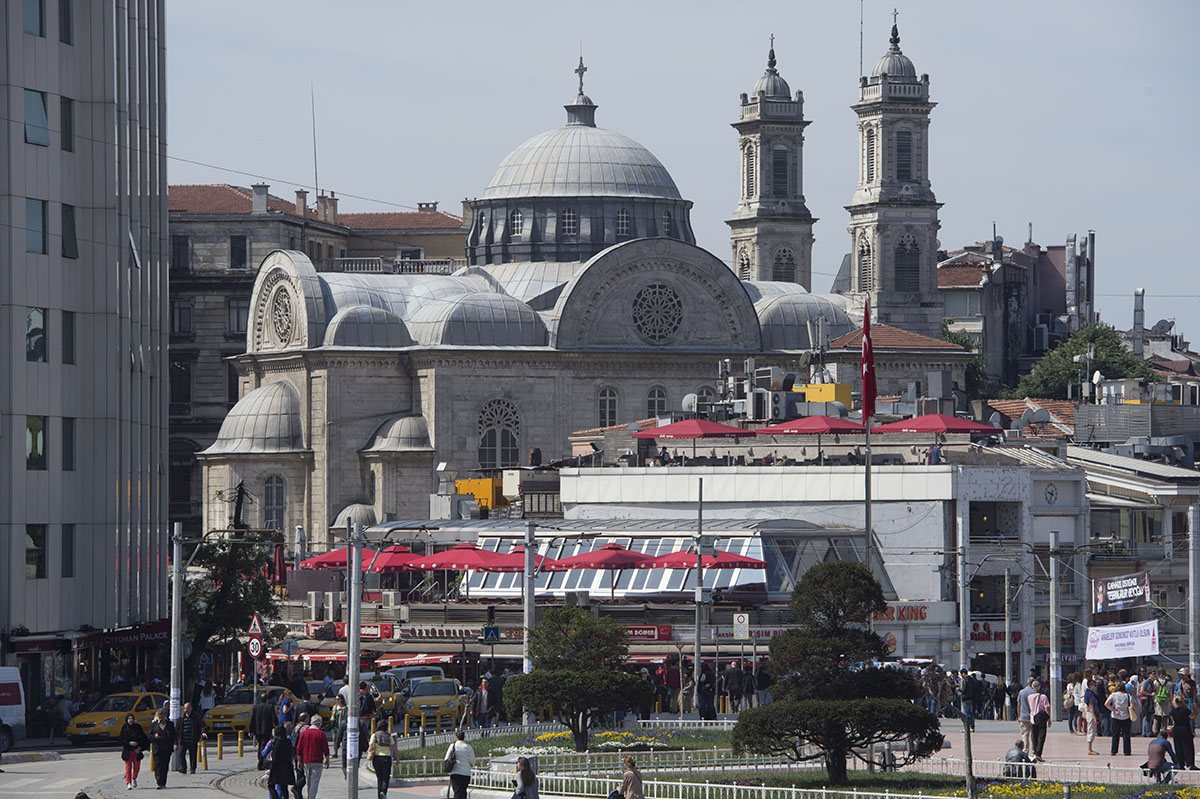 Istanbul Hagia Triada Greek Orthodox Church May 2014 6341.jpg