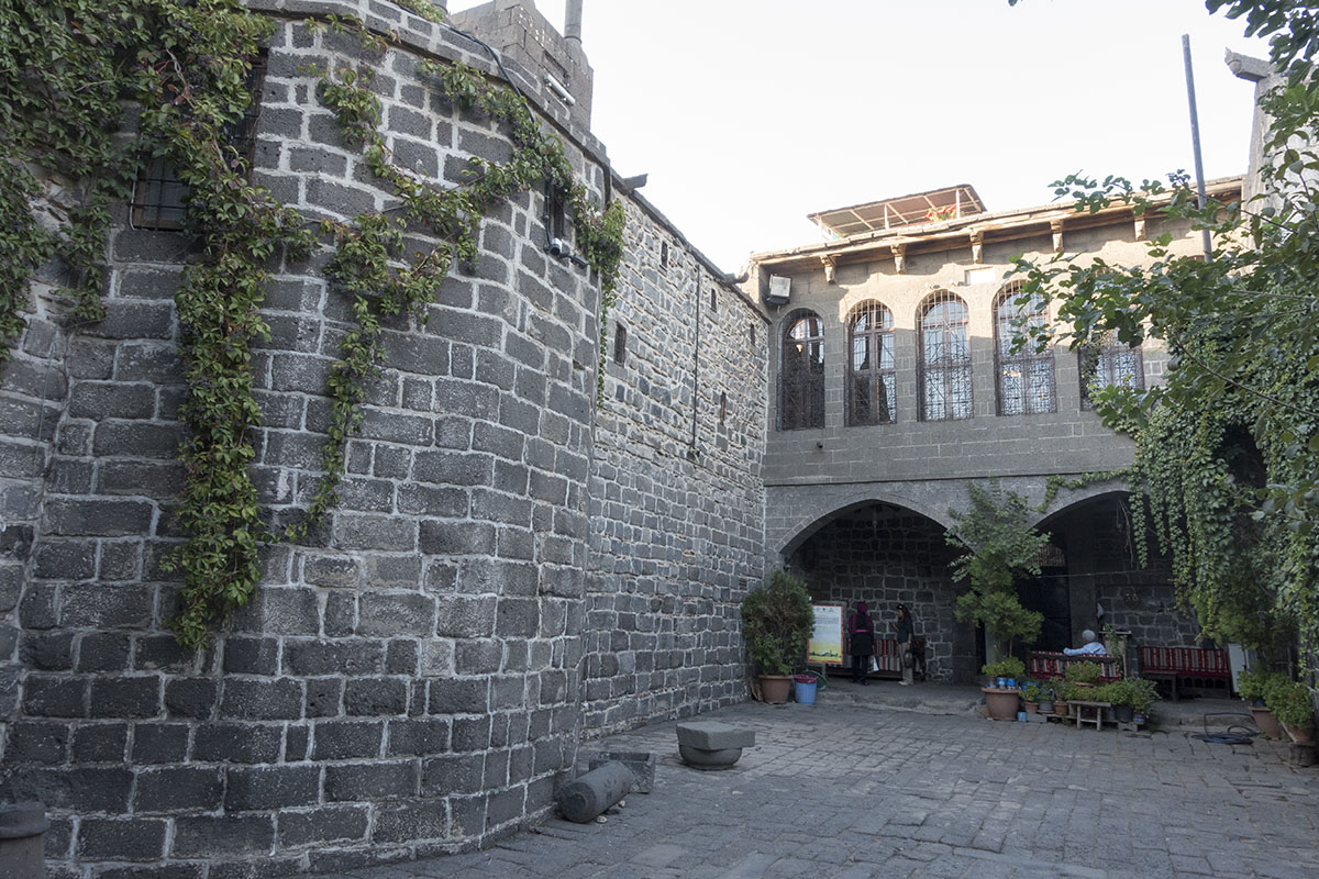 Diyarbakir Mar Petyun Chaldean Church september 2014 1159.jpg