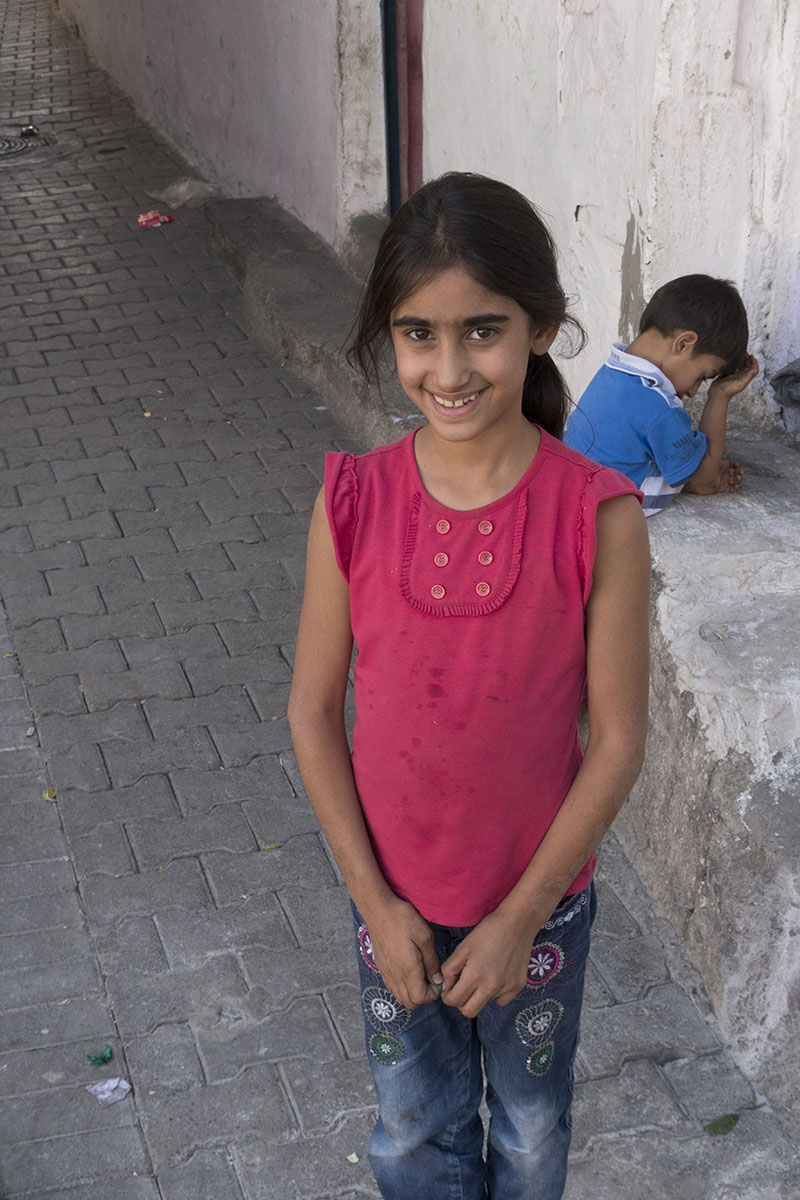Diyarbakir Walls approaching Mardin Kapi september 2014 1097.jpg