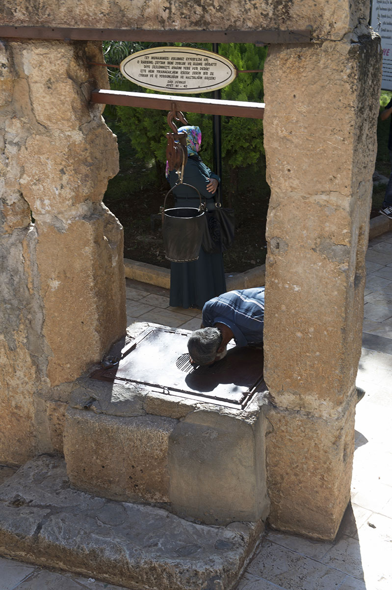 Urfa Eyup Peygamber september 2014 3547.jpg
