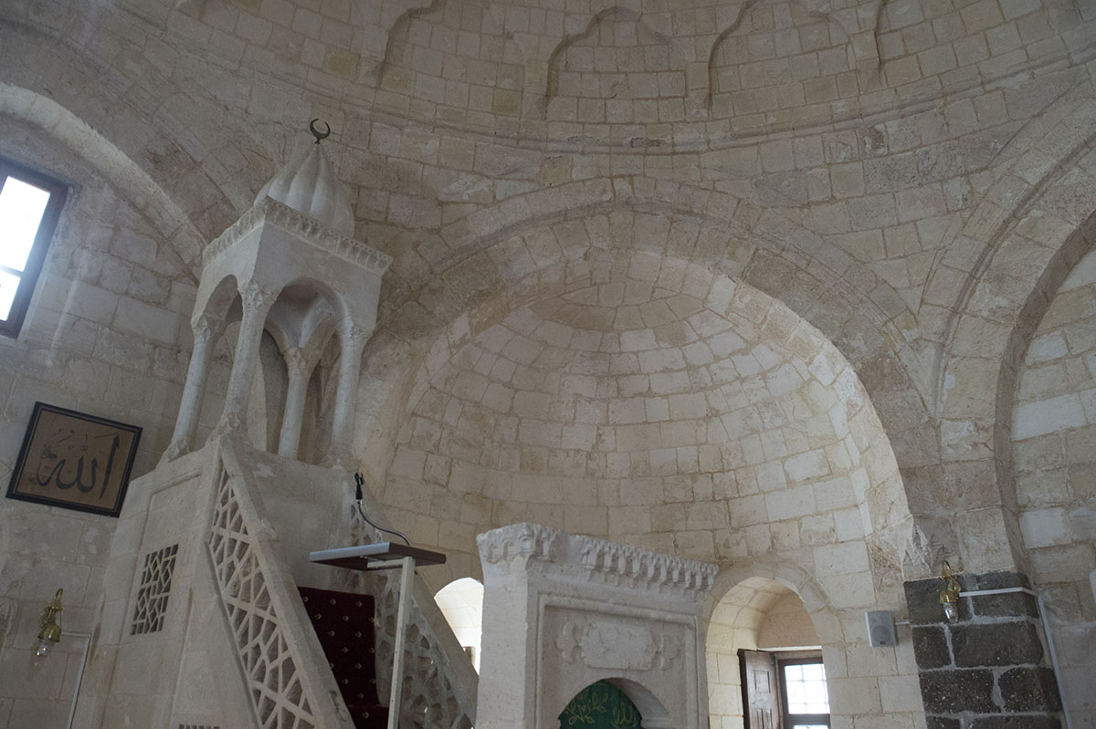 Urfa Huseyin Pasha Camii september 2014 3033.jpg