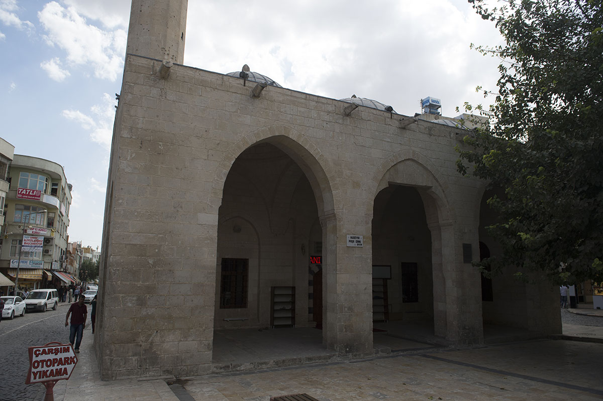 Urfa Huseyin Pasha Camii september 2014 3034.jpg