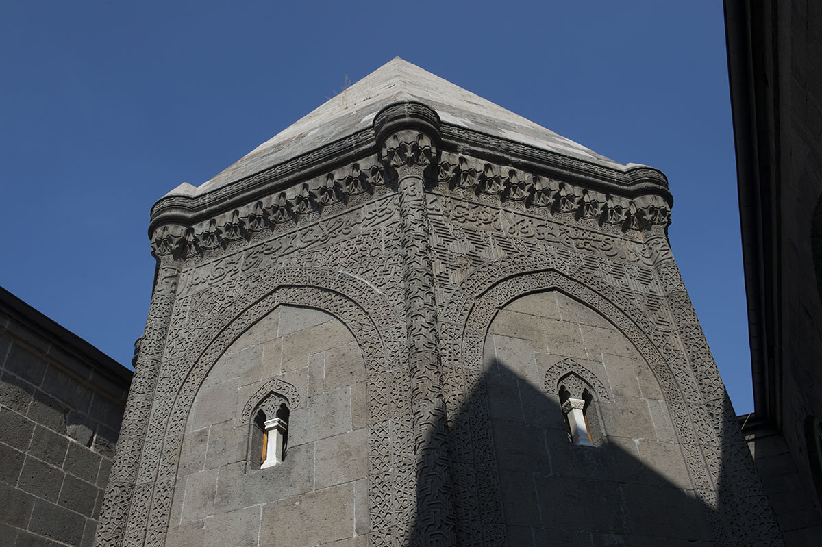 Kayseri Hunat Camii september 2014 2431.jpg