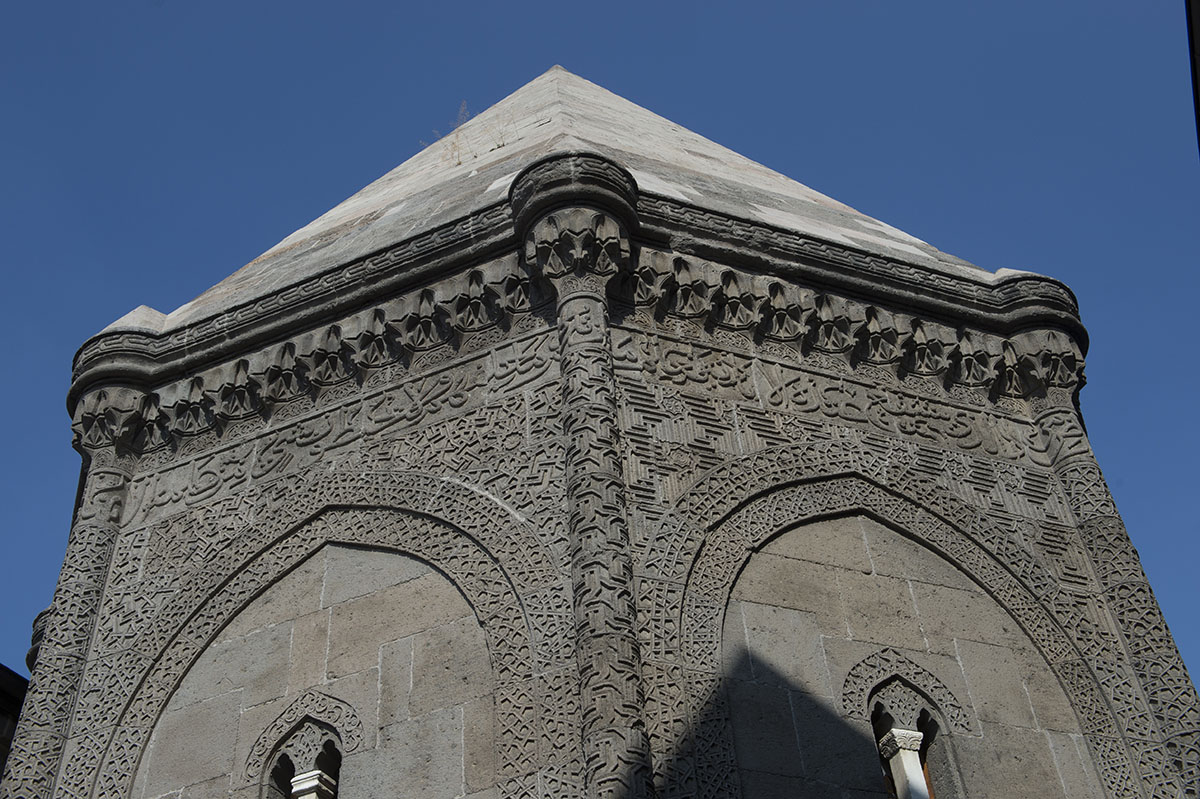 Kayseri Hunat Camii september 2014 2432.jpg