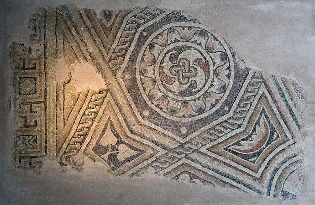 Gaziantep Zeugma MuseumAkdeğirmen mosaic september 2014 2732.jpg