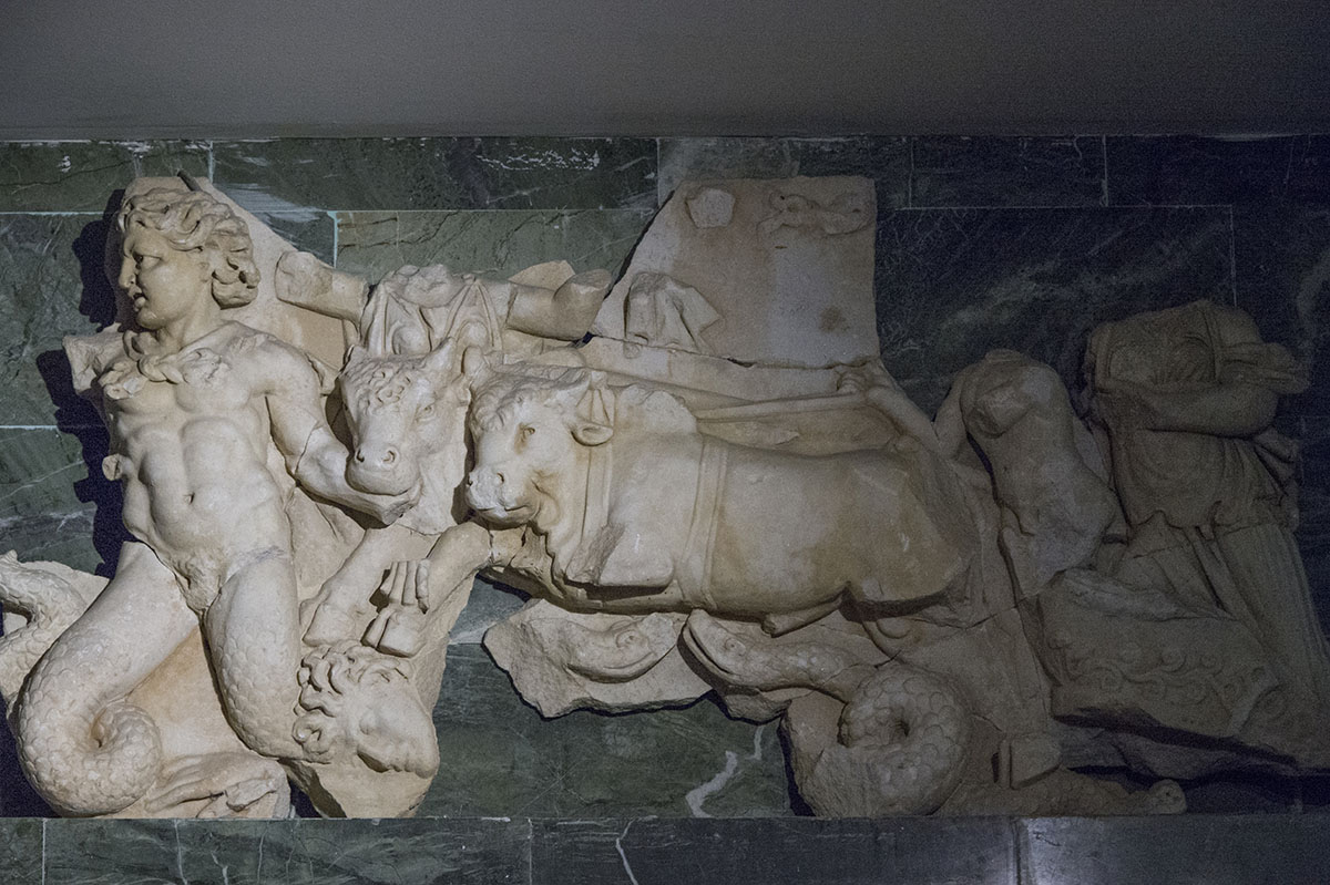 Antalya Museum Gigantomachia feb 2015 6550.jpg