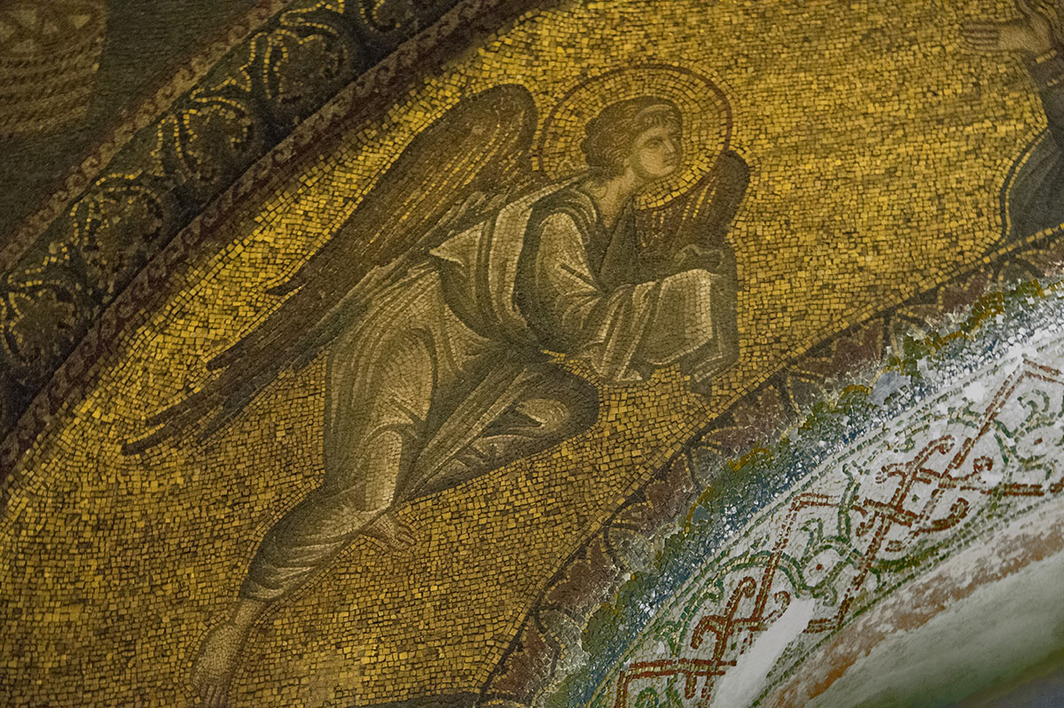 Kariye Virgin praying and angels 2015 1561.jpg